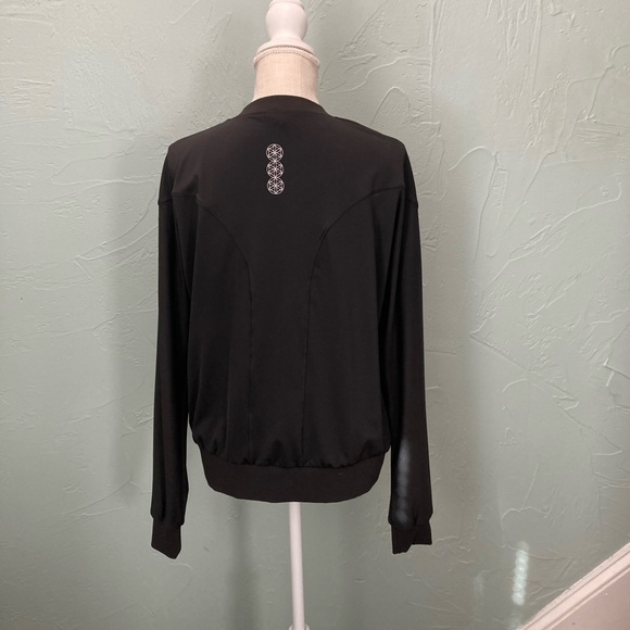 Champion 
L Black zip up jacket
Has front pockets - Picture 4 of 6